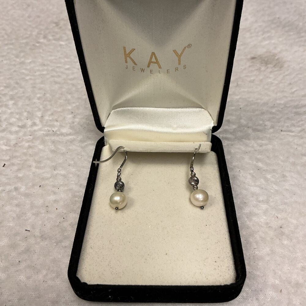 KAY Jewelers Pearl Earrings Excellent 3628
